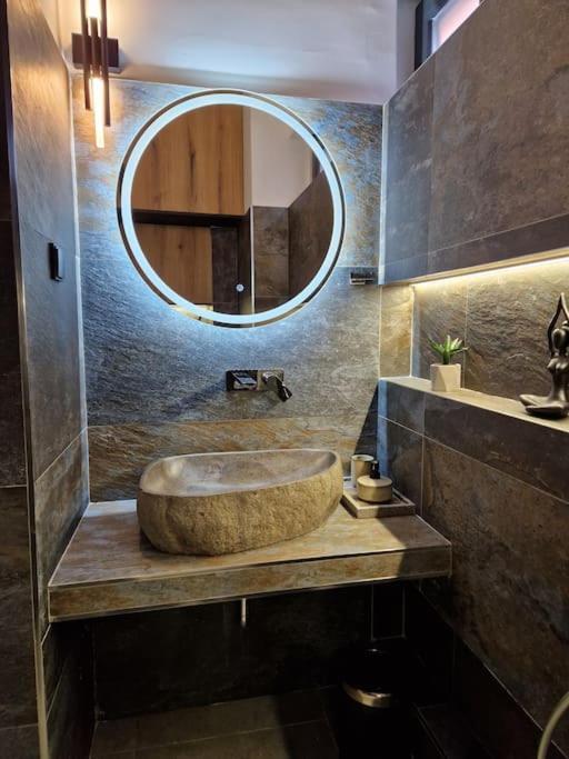 Biblioteka Spa Suite Belgrado Buitenkant foto