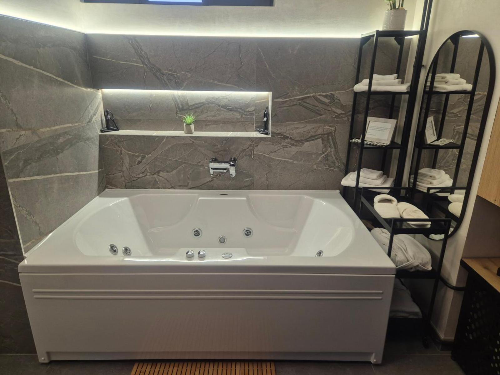 Biblioteka Spa Suite Belgrado Buitenkant foto